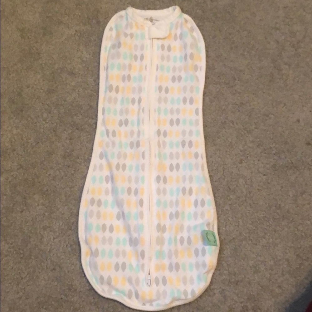 0-3M Zip swaddle gender neutral colors